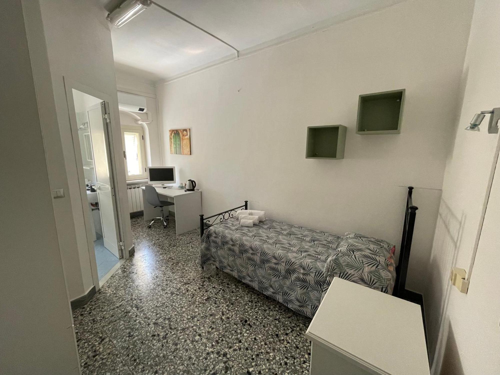 Single Room,1731611049:JPEG