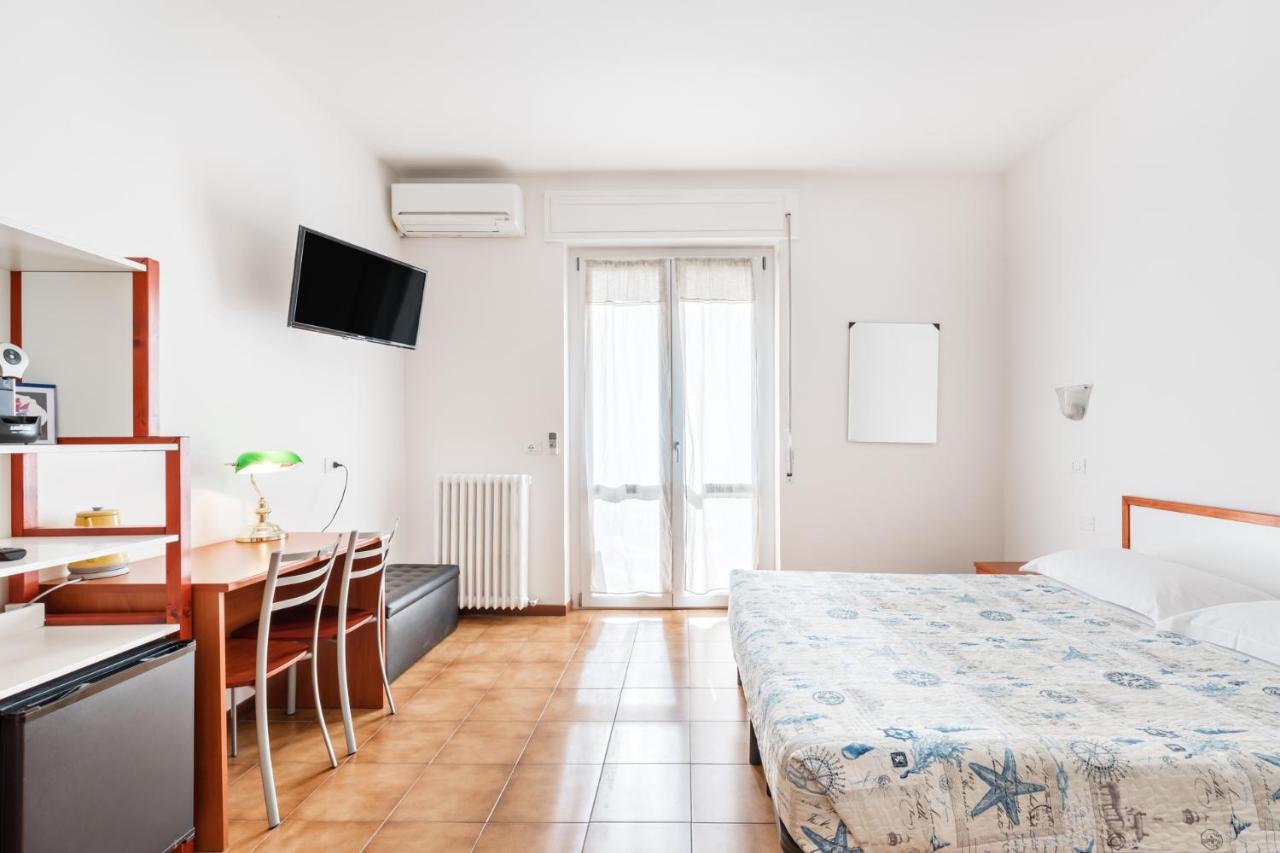 Chambre Triple avec Salle de Bains Privative et Balcon