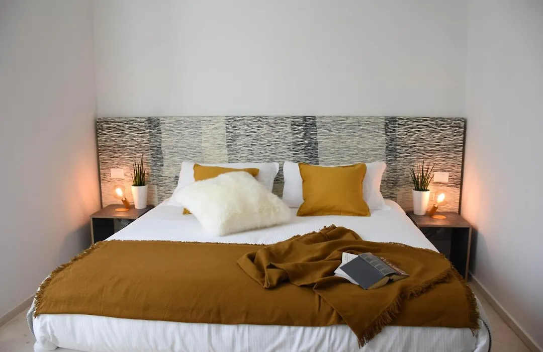 Garibaldi23 Rooms-1