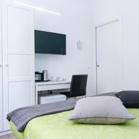 Lia Rooms-2